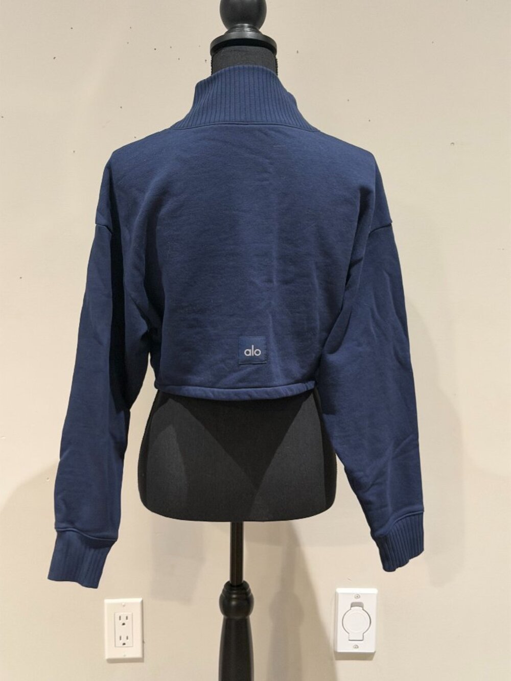 ALO Yoga Cropped Funnel Neck Sweatshirt Medium NWOT